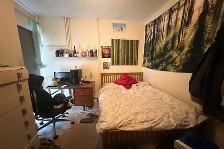 6 bedroom detached house to rent - Photo 4