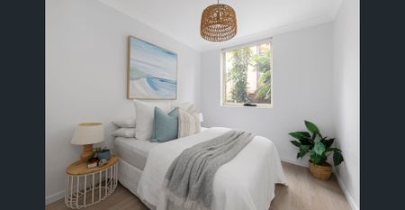 Courtyard apartment in spectacular beachside location - Photo 3