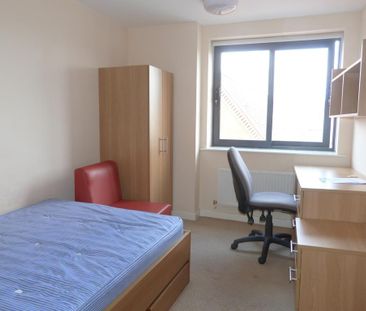 1 bedroom in a flat share to rent - Photo 1