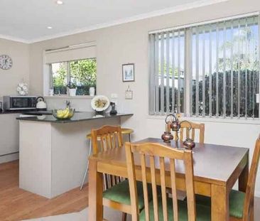 Tidy standalone 1 bedroom with garage and garden - Photo 3