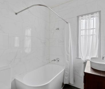 Charming 3-Bedroom Cottage on a Corner Block in Booval - Photo 4