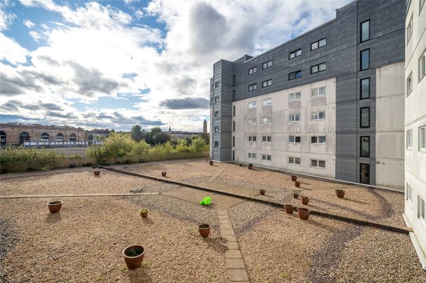 Flat 2/4, 84 Barrland Street - Photo 1