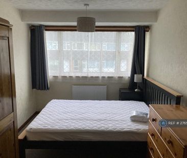 1 bedroom in a house share to rent - Photo 3