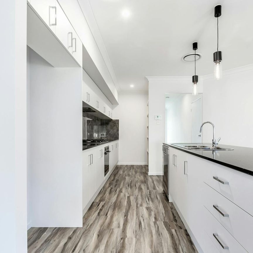 Four Bedroom Home! - Photo 1