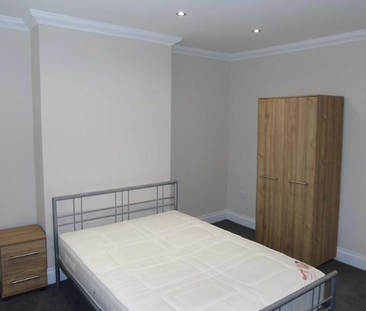 3 bedroom flat to rent - Photo 4