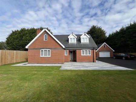4 bedroom detached house to rent - Photo 3