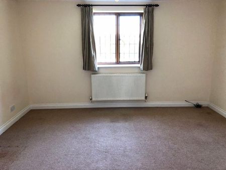 2 bedroom character property to rent - Photo 3