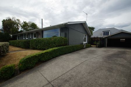 FABULOUS FAMILY HOME IN SUPERIOR LOCATION - Photo 2