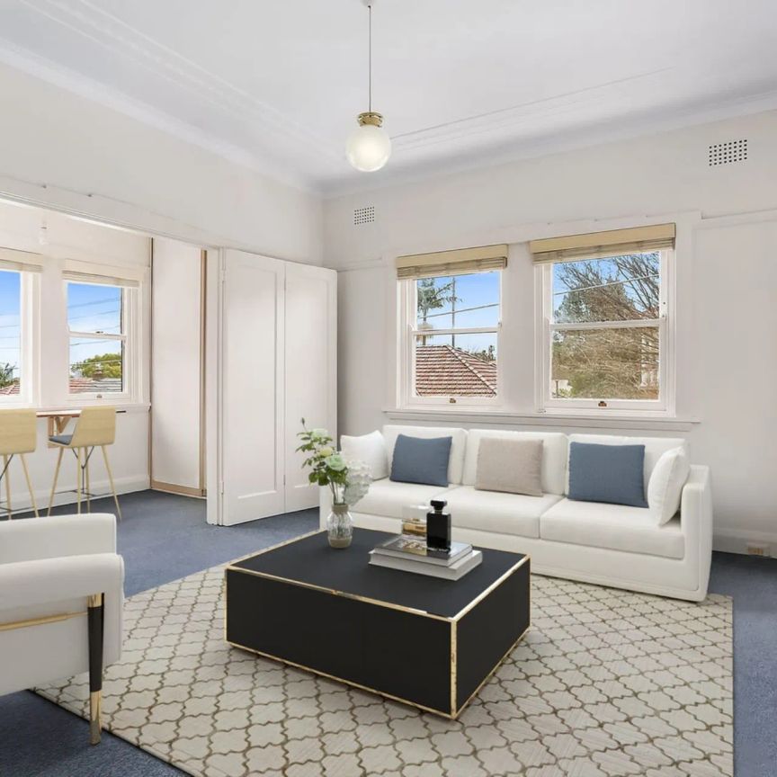 Charming 1 bedroom with sunroom - Photo 1