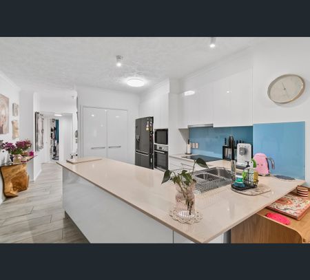 1/275 ESPLANADE, Cairns North, Qld 4870 - Photo 2