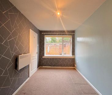 2 bedroom semi-detached bungalow to rent - Photo 2