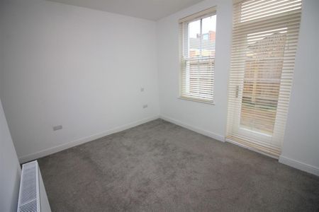 2 bedroom Flat To Let - Photo 5