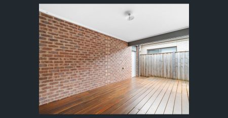 Stylish Family Retreat Offering Space, Comfort & Convenience - Photo 2