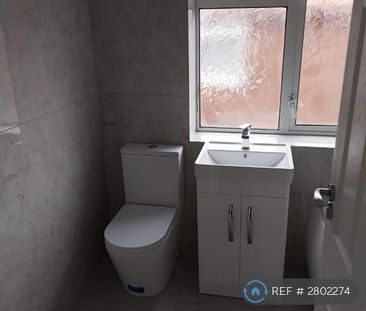 3 bedroom semi-detached house to rent - Photo 6