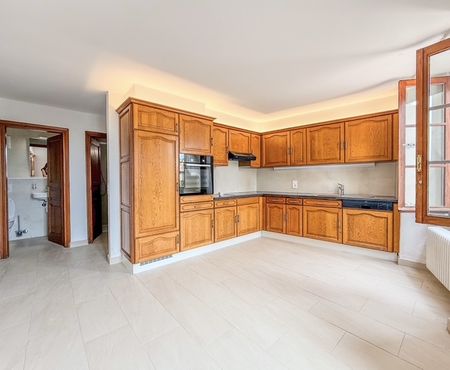 Spacieux studio de 68 m² à St-Livres - Cuisine séparée - Photo 4