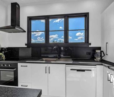 Stratford - 3 Bedrooms - Photo 1