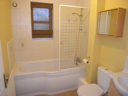 2 bedroom end of terrace house to rent - Photo 1