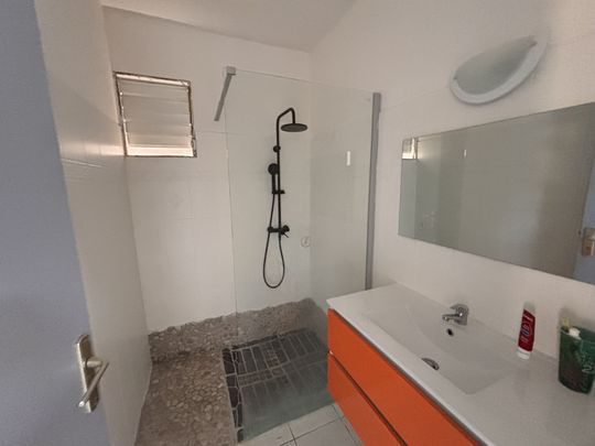 Location Maison 5 pièces 122m² STE ROSE 97115 - Photo 1