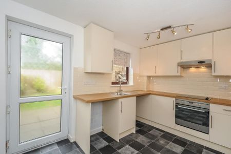 2 bedroom semi-detached house to rent - Photo 4