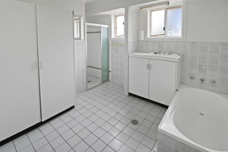 Spacious Family Home - Photo 5
