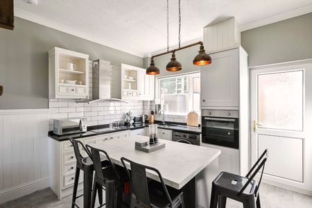 3 bedroom semi-detached house to rent - Photo 5