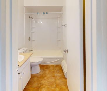 Bachelor Apartment - Photo 5