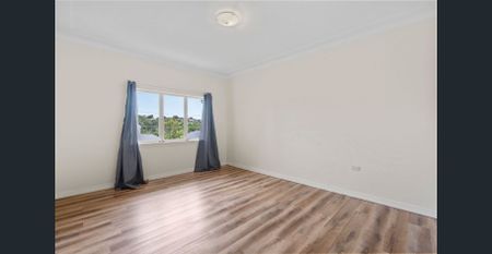 Spacious Three-Bedroom Apartment with City & River Outlooks - Photo 4