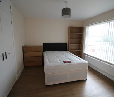 4 Bed Student Accommodation - Photo 3