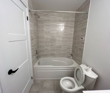 For Lease - 21 Hay Lane, Barrie, Ontario - Photo 1