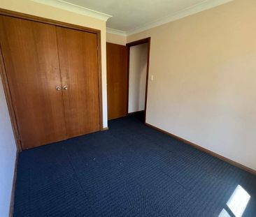 2 Bed Villa with Brand New Carpet! - Photo 3