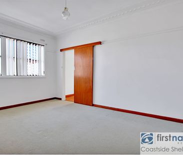 Spacious Family Home in a Coastal Setting - Photo 3