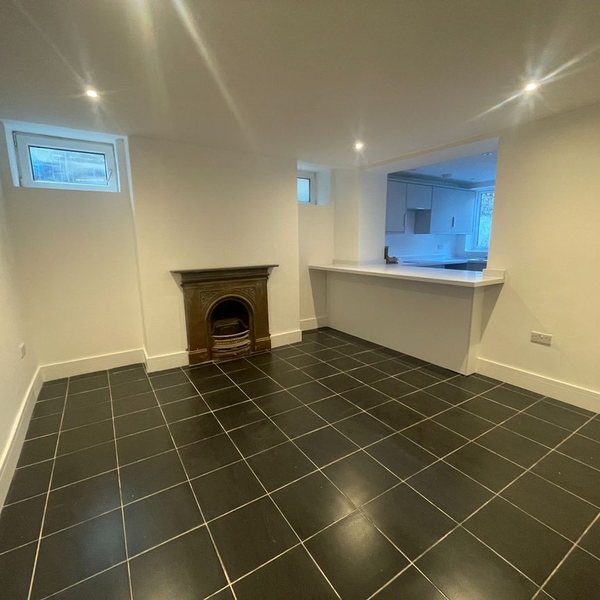 1 Bed Flat, Princes Terrace, BN2 - Photo 1