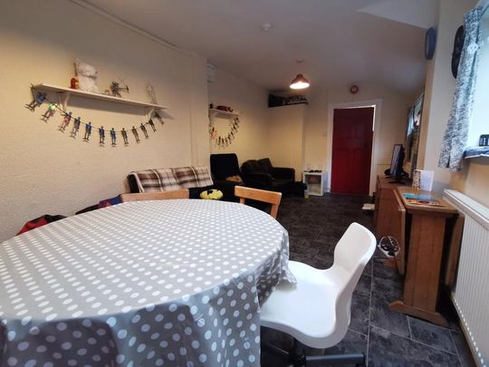 5 bedroom house to rent - Photo 1