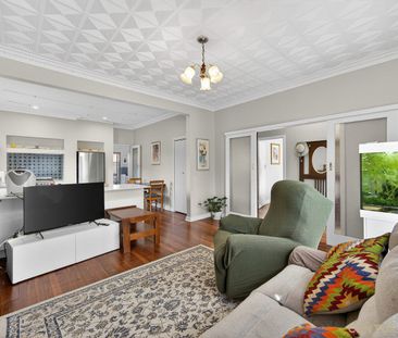 Well Presented Street Front Home! - Photo 3