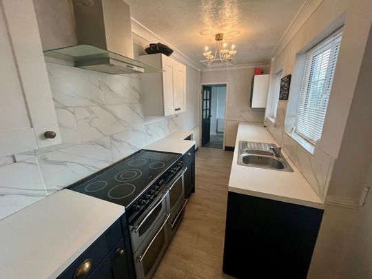 4 bedroom semi-detached house to rent - Photo 1