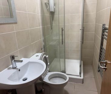 Price £950 pcm - Available Now - Unfurnished - Photo 5
