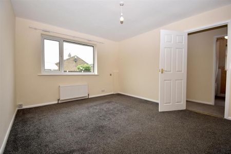 2 bedroom semi-detached bungalow to rent - Photo 4