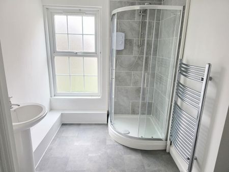 2 bedroom flat to rent - Photo 4