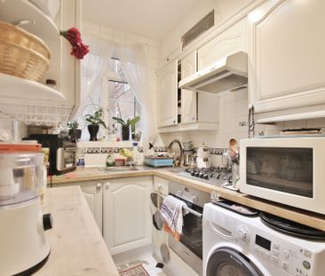 Latymer Court, Hammersmith Road, Hammersmith, London, W6 - Photo 3
