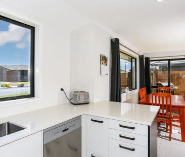 Spacious Family Home on a Quiet Cul-de-Sac - Photo 5
