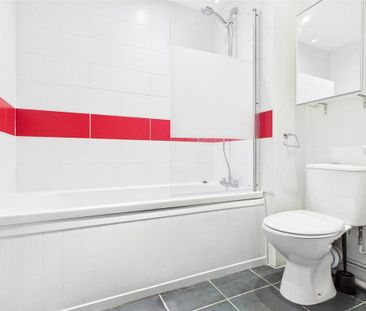 5 bedroom end of terrace house to rent - Photo 2