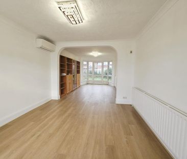 4 bedroom detached house to rent - Photo 2