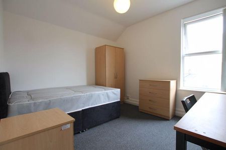 8 bedroom terraced house to rent - Photo 5