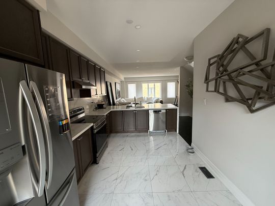 For Lease - 30 Vantage Loop Avenue Unit# MAIN, Newmarket, Ontario - Photo 1