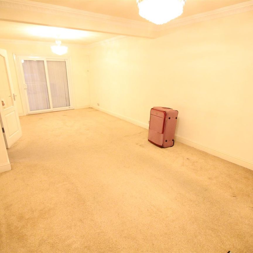 Byron Avenue, Hounslow - Photo 1