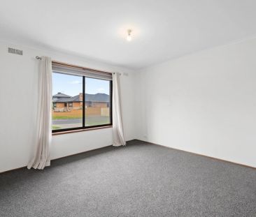 Spacious, Well Presented 2- Bedroom Unit - Photo 5