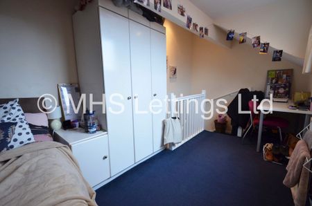3 Bedroom Mid Terraced House for rent in Beamsley Grove - Photo 2