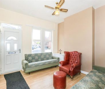 Radford Avenue, Kidderminster - Photo 1