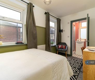 1 bedroom in a house share to rent - Photo 1