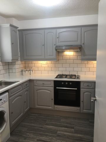 2 Bed Flat, Larch Close, N11 - Photo 2